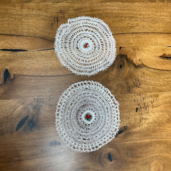 Set of 2 Hand Knit Circle Round Floral Doily Tablecloth, Tablecloth Crocheted - Picture 2 of 6